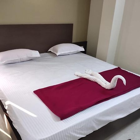Goroomgo Hotel Uk Palace Puri Exterior photo
