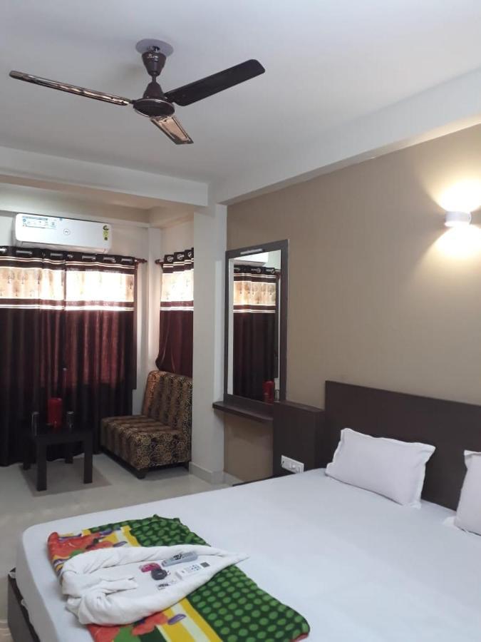 Goroomgo Hotel Uk Palace Puri Exterior photo