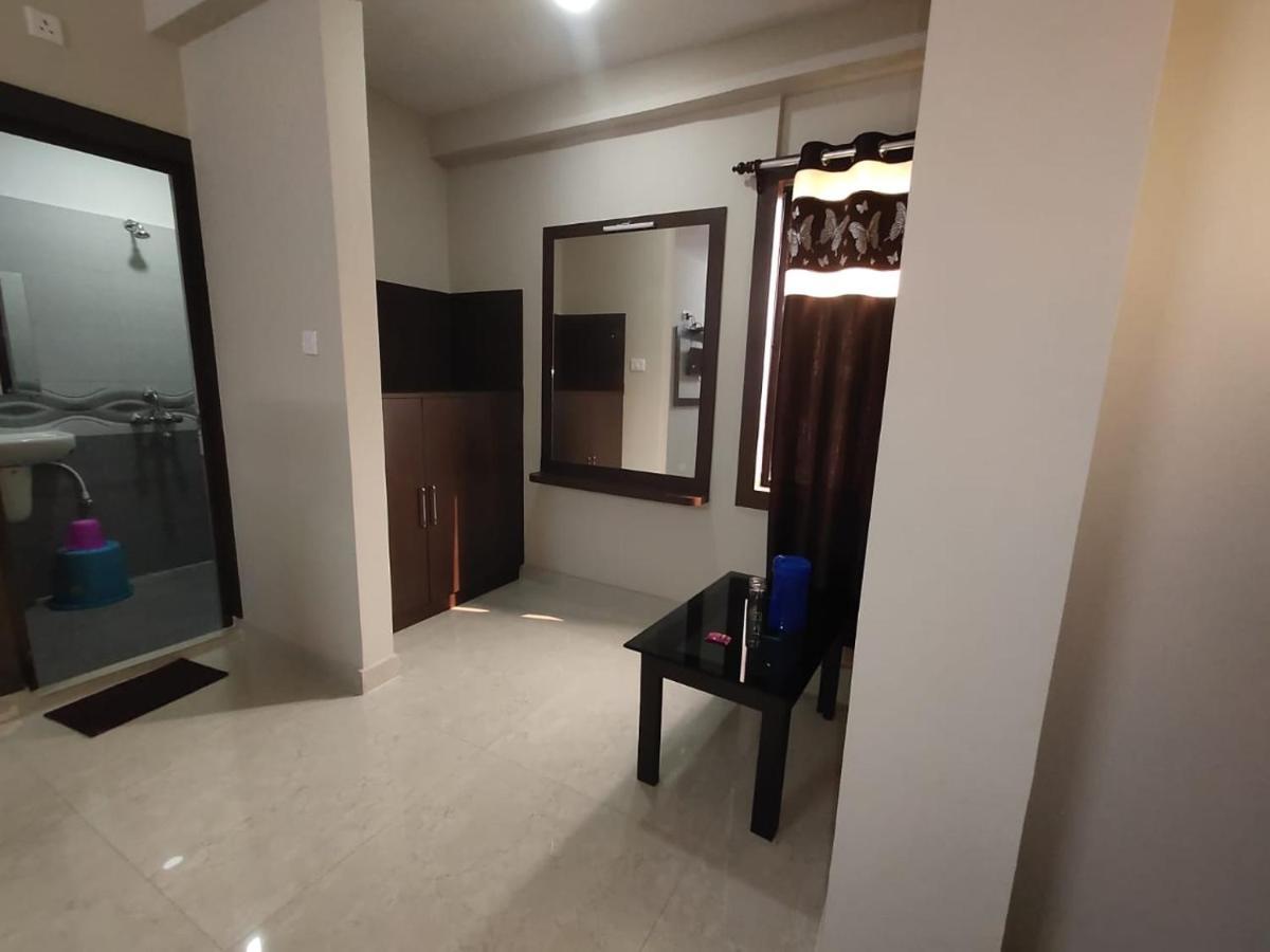 Goroomgo Hotel Uk Palace Puri Exterior photo