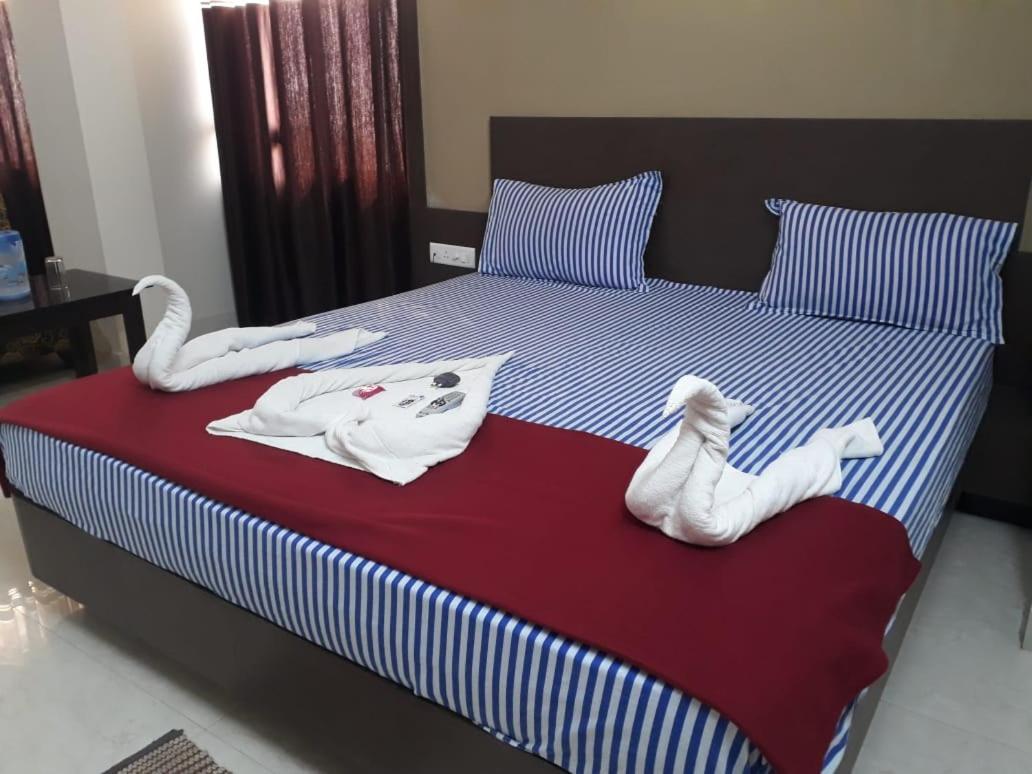 Goroomgo Hotel Uk Palace Puri Exterior photo
