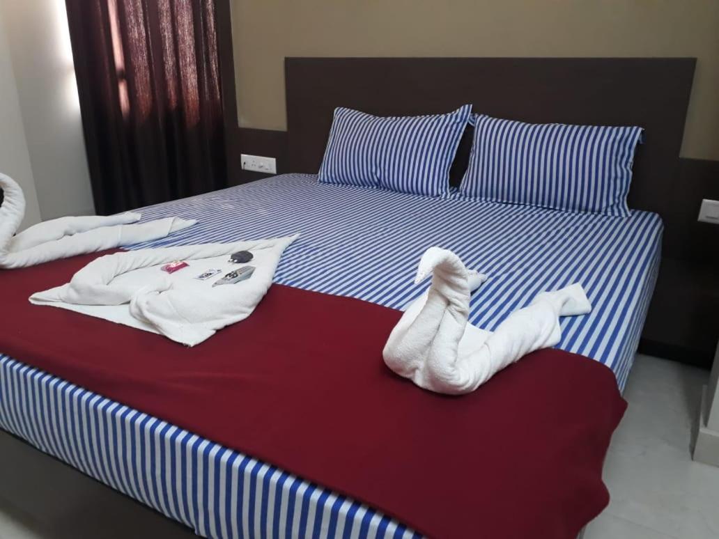 Goroomgo Hotel Uk Palace Puri Exterior photo
