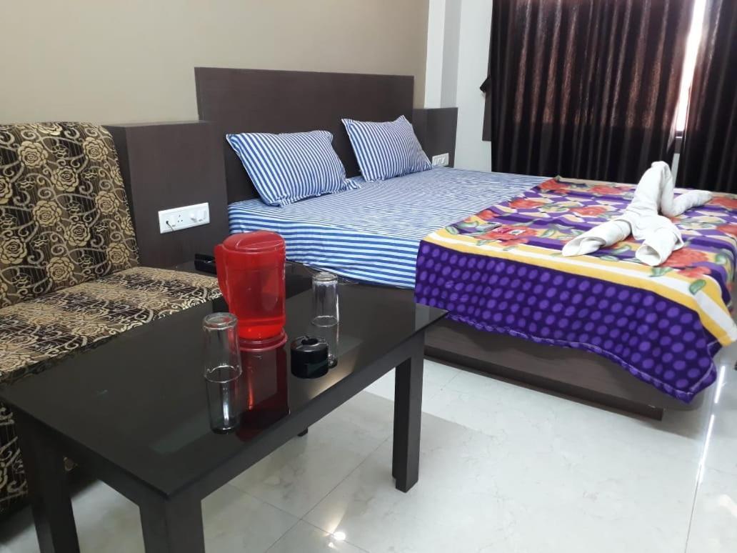 Goroomgo Hotel Uk Palace Puri Exterior photo